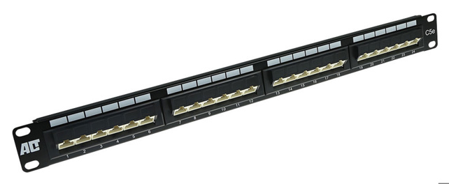 ACT Patchpanel CAT5E unshielded 24 ports 45°
